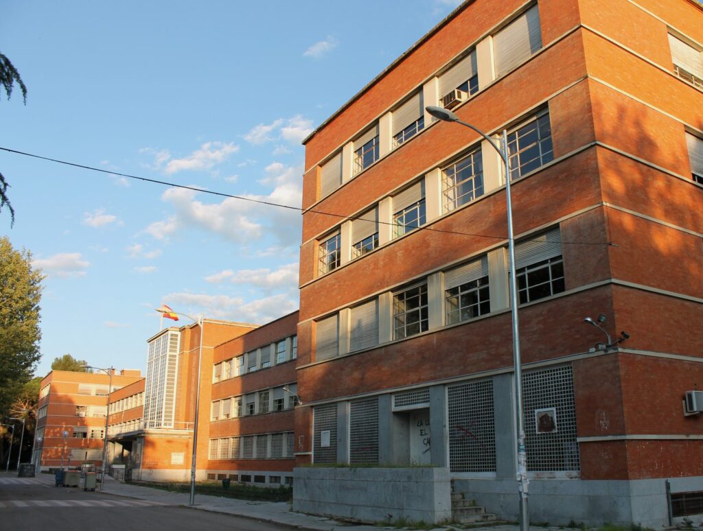 Edificio de la Universidad Complutense de Madrid, referencia para encuadernar tesis doctorales en Madrid