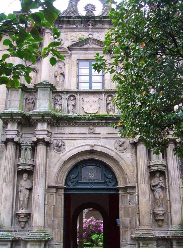 Colegio de Fonseca, sede histórica de la USC — encuadernar tesis doctoral en Santiago de Compostela